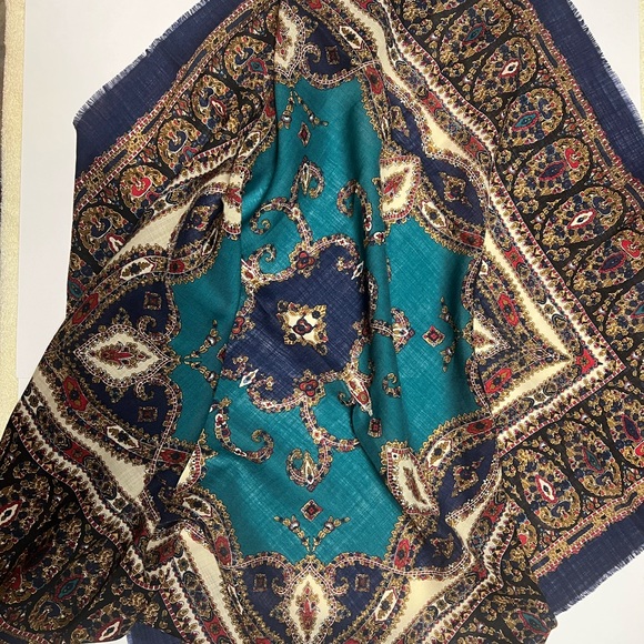 Scarf - Picture 3 of 4